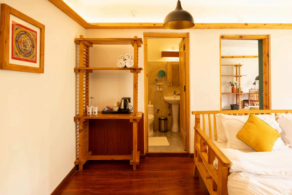 room-img