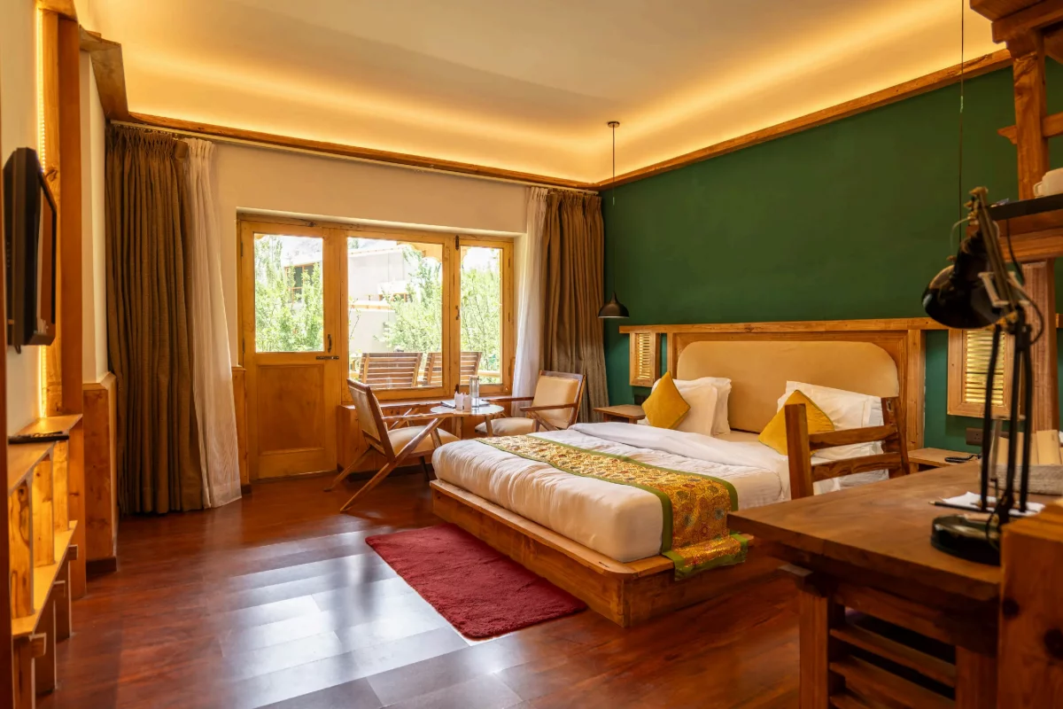 room-img